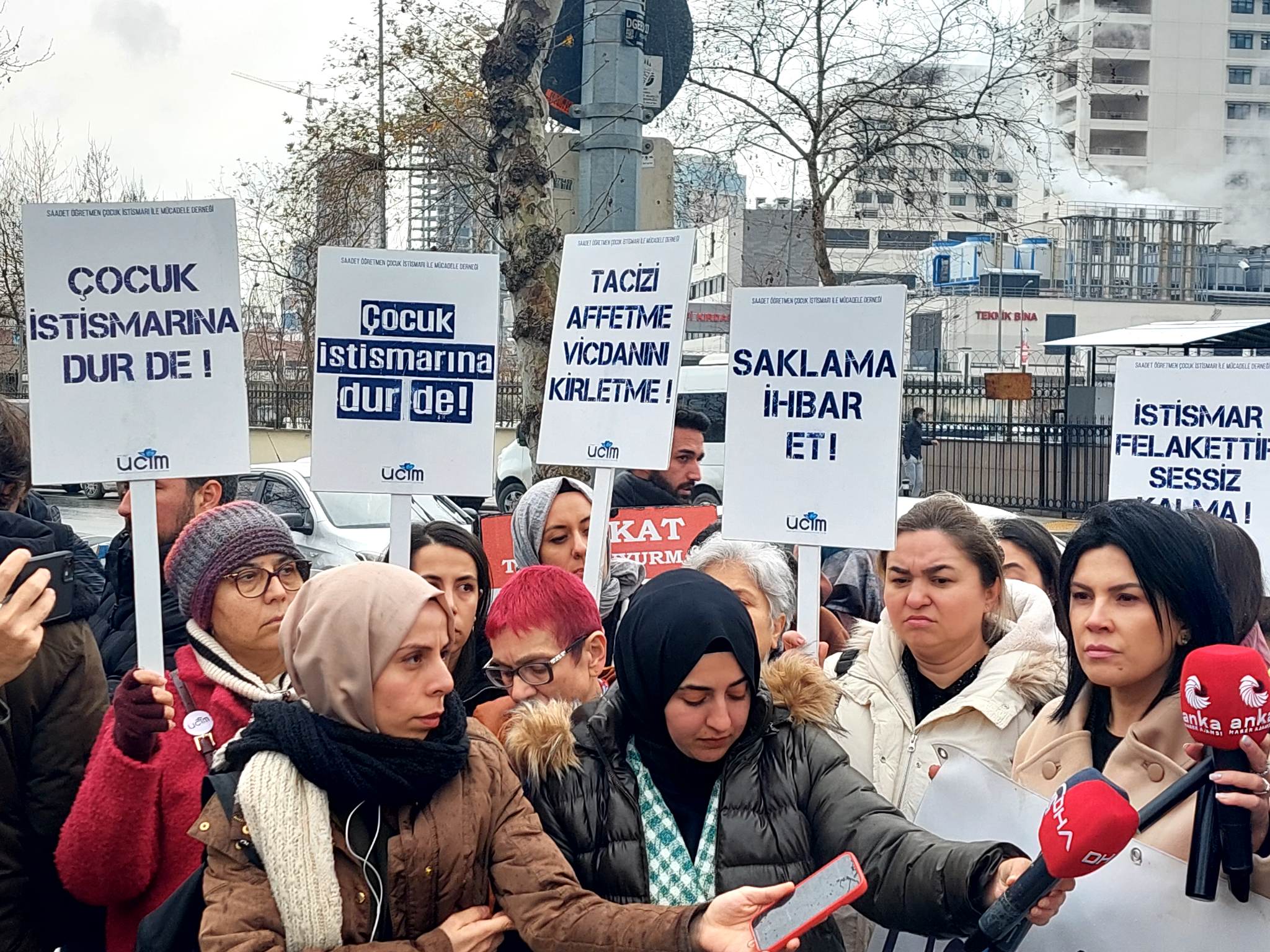 Duruşma öncesi kadın örgütleri açıklama yaptı. / Foto: Ömer Sönmez / Rûdaw